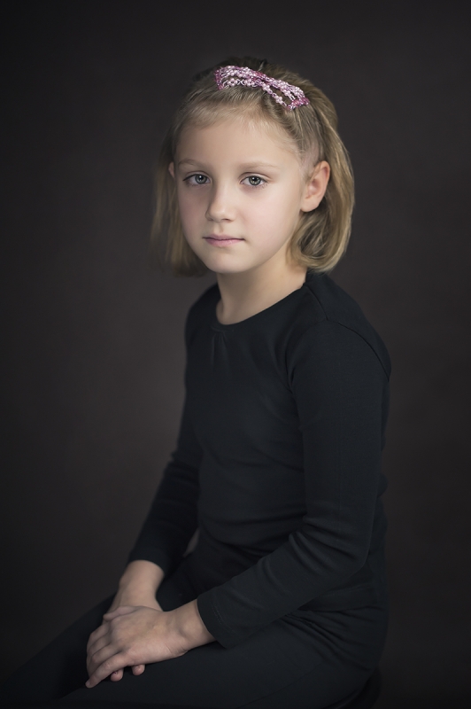stul - Melania. Pozuje moja córeczka, Mela. Make-up: Basia W.. Zdjęcie 47789