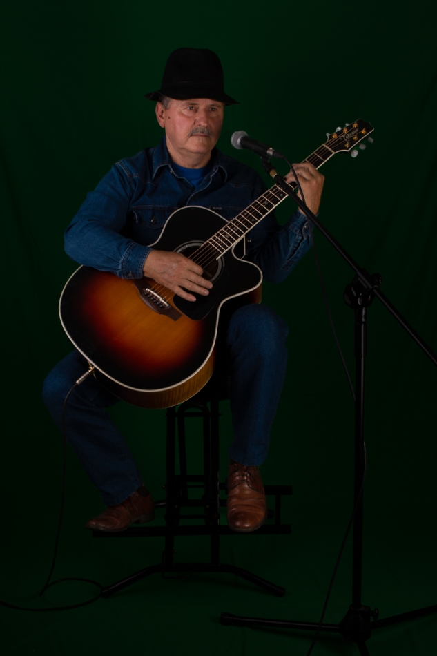bakulok - MS/II/. Mieczysław Sienkiewicz, kompozytor, tekściarz, wykonawca i gitarzysta  . Zdjęcie 314154