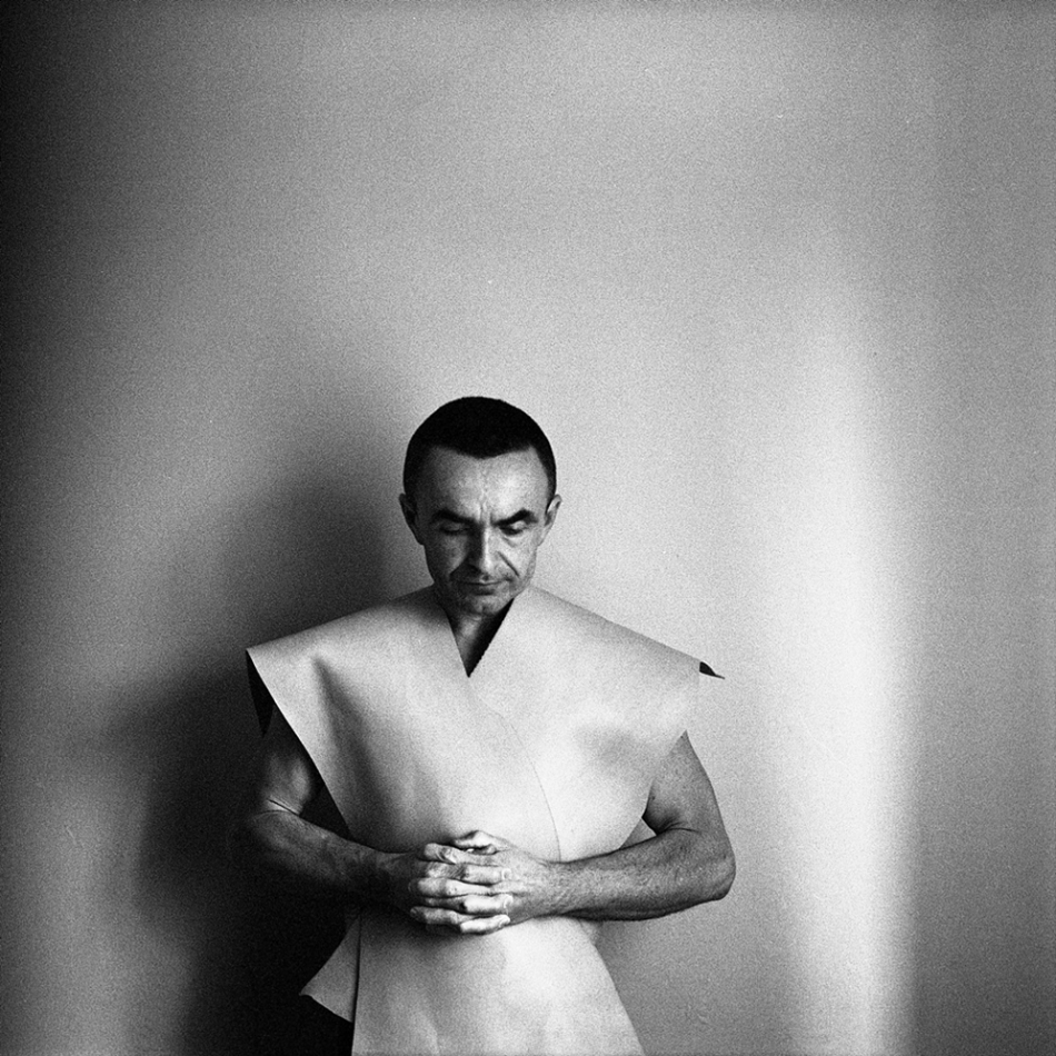 leo - autoportret w stroju naturalnym, nierównomiernie temperowanym (III) . Psix/Flektogon/Trix400. Zdjęcie 325155