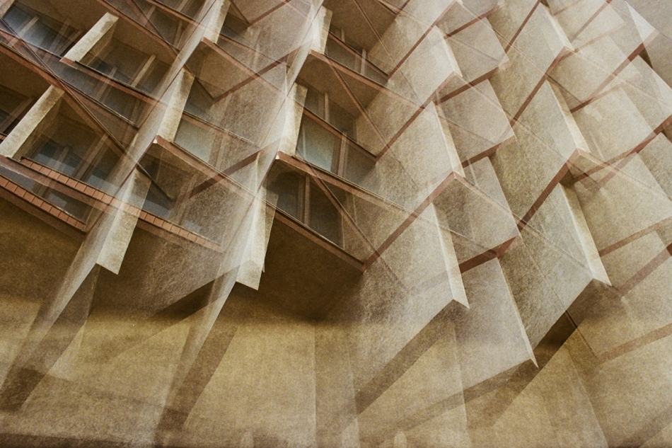leo - . Hotel Forum w Krakowie  Eos300, Kodak Ultramax400 wielokrotna ekspozycja  skan z negatywu . Zdjęcie 330484