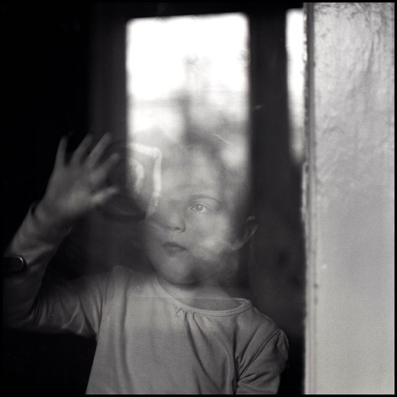leo - ...rysunek na szkle.... PSix Biometar 80mm Ilford FP4 naświetlany na 800 skan. Zdjęcie 161545