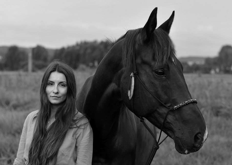 izis - Agnieszka i Mustang. PE. Zdjęcie 332051