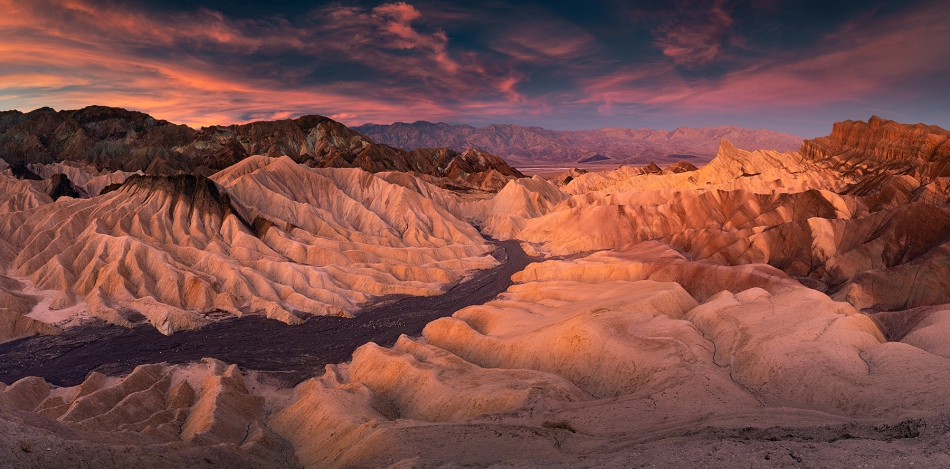 karol_nienartowicz - Zabriskie Point. Krwisty wschód w Death Valley; California, USA. Zdjęcie 313523