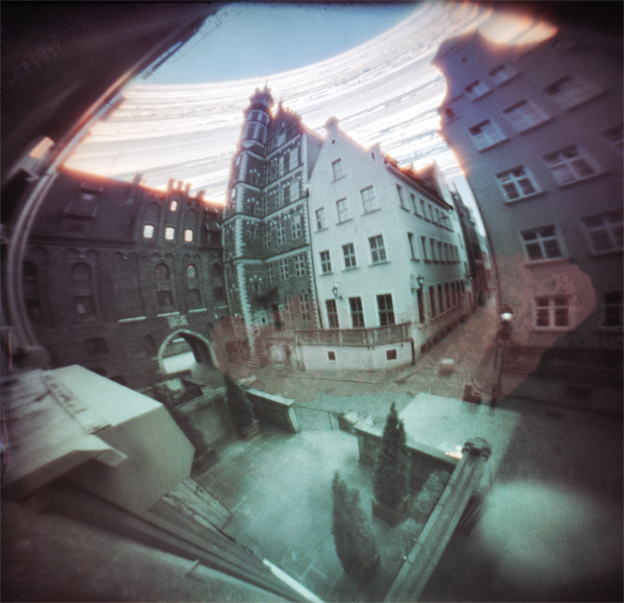 jan_kawa - Brama Mariacka. Kodak Kodabrome / 8 miesięcy naświetlania / Aparat otworkowy ala fisheye umieszczony poziomo. Zdjęcie 252998