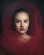 Kinga w czerwieni.