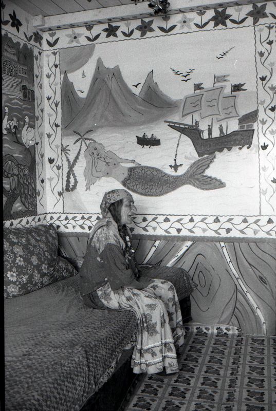 jakabtibor - Old gypsy woman in room. . Zdjęcie 212317