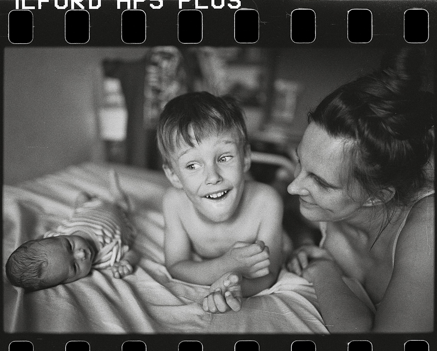 miljo77 - Z rodzinnego albumu. Canon EOS 1 Sigma 35/1.4 ILFORD HP5 Rodinal 1+50 V550. Zdjęcie 247875