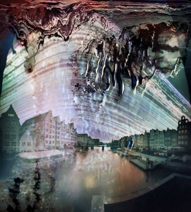 jan_kawa - Nad Motławą znowu mokro. pinhole / 7 miesięcy / Ilford multigrade III de luxe  Podłoże polietylenowe RC średnio utrzymuje emulsję w dużej wilgotności stąd rameczka i grzybki :). Zdjęcie 322381
