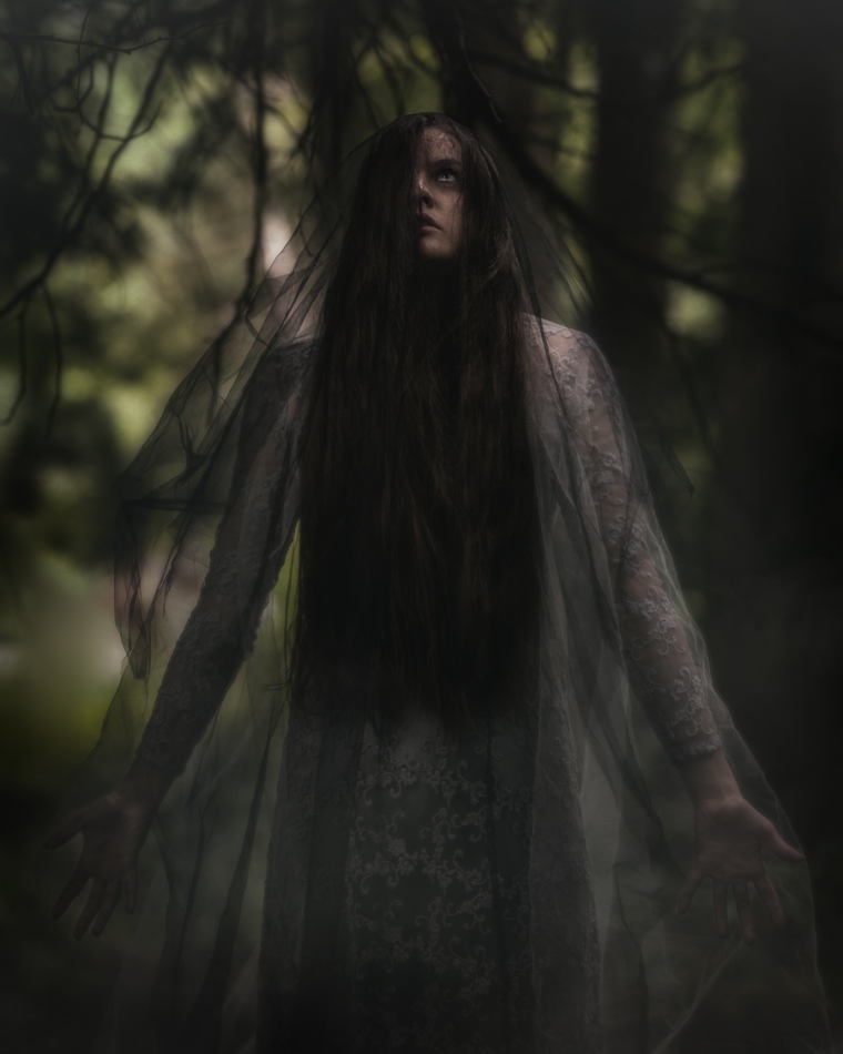 Spoiler - The Ring. sesja w zupełnie innym klimacie była robiona. Lecz kiedy zobaczyłem koleżankę w tej pozie, nie mogłem się powstrzymać ;-)  The Ring z przymrużeniem oka ;-). Zdjęcie 250897