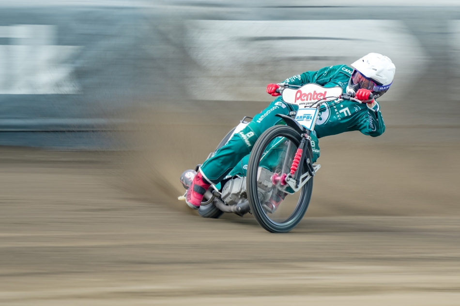 Minimalna wygrana. INNPRO ROW Rybnik - Falubarz Zielona Góra (46-44) Sony ILCE-1+Sony SEL200600G FE 200-600mm f/5.6-6.3 G OSS Przysłona: F/6,3-Czas ekspozycji-1/30 s-ISO: 100-Ogniskowa-600 mm. Innpro ROW Rybnik slaskisport.tv. Zdjęcie 334797