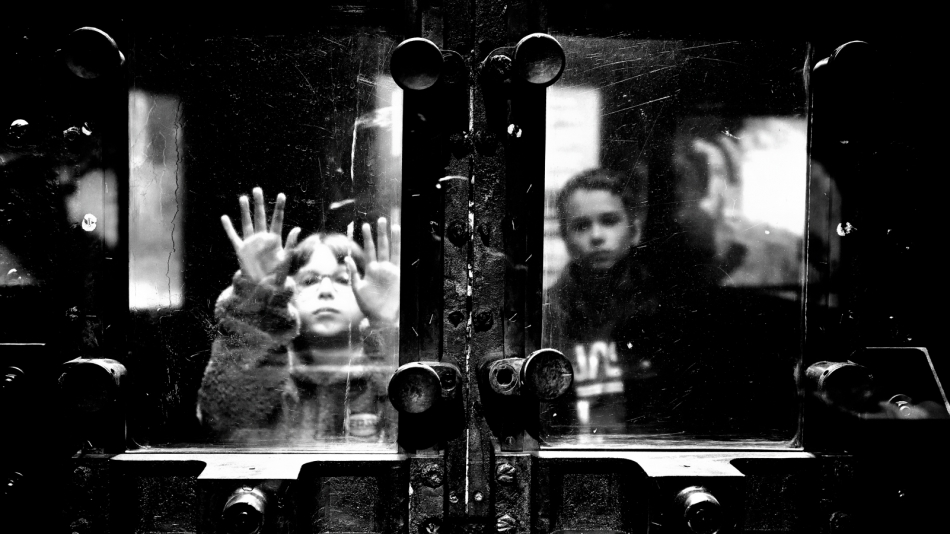 .. TITANIC - The Artifact Exhibition - Warszawa  Drzwi wejściowe dla pasażerów pierwszej klasy.. Zdjęcie 336425