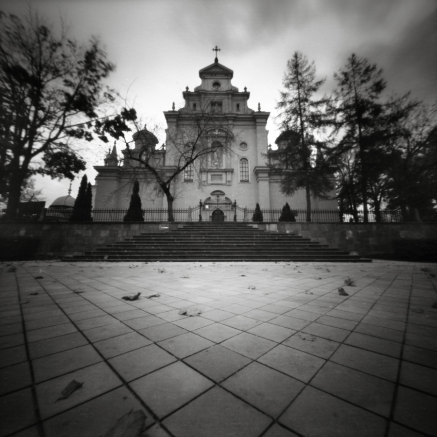 miljo77 - . Fotografia otworkowa  Kielce, październik 2019 r.  Rosscam 6x6 Ilford Pan F D76 1+3 V550. Zdjęcie 251738