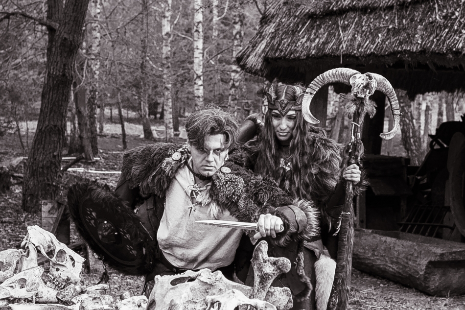 camelot - . Z pleneru obrazującego najazd Wikingów w XXI wieku... na zdjęciu modele Zuza i Bartek.. Zdjęcie 323201