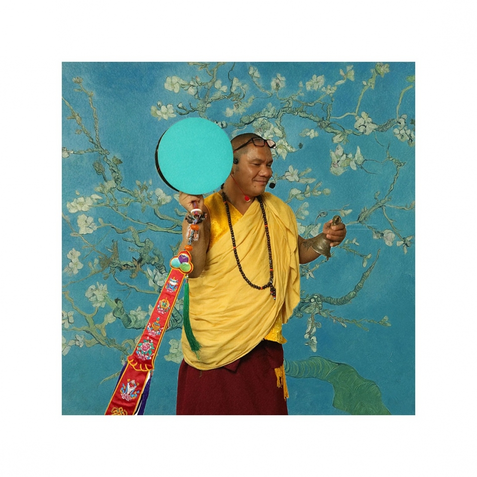 The Sound of Blossoms. Portret Lama Tashi Norbu na tle Van Gogha „Almond Blossoms” (1890), domena publiczna.. Zdjęcie 335983