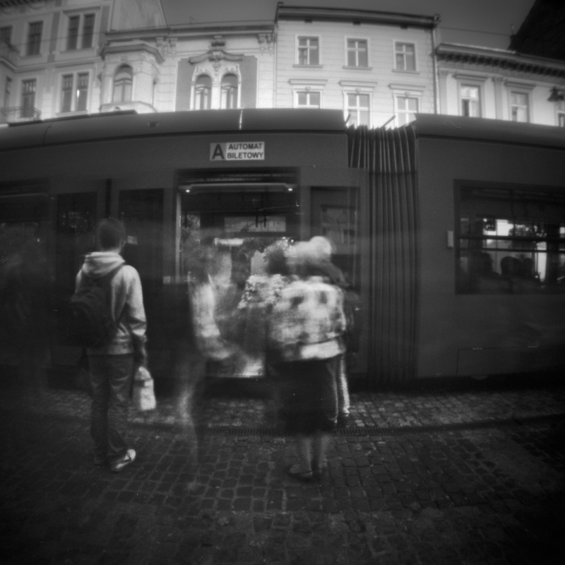 miljo77 - . Fotografia otworkowa (pinhole, camera obscura)  Kraków, październik 2019 r.  Rosscam 6x6 Ilford FP4 Rodinal stand V550 . Zdjęcie 254610