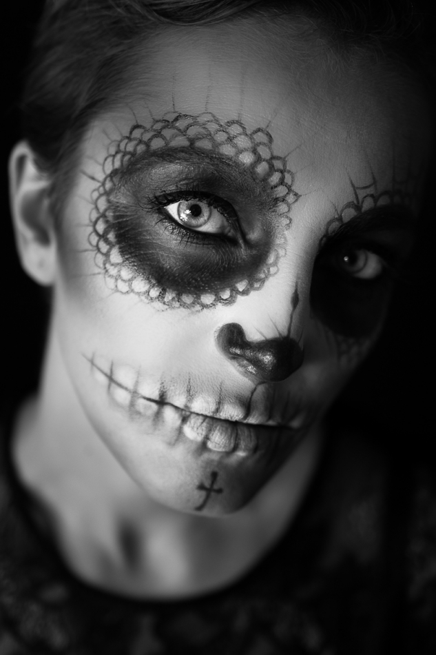 pofcernacy - Santa Muerte II. Śmierć (łac. mors, exitus letalis) – stan charakteryzujący się ustaniem oznak życia, spowodowany nieodwracalnym zachwianiem równowagi funkcjonalnej i załamaniem wewnętrznej organizacji ustroju..... Zdjęcie 178291