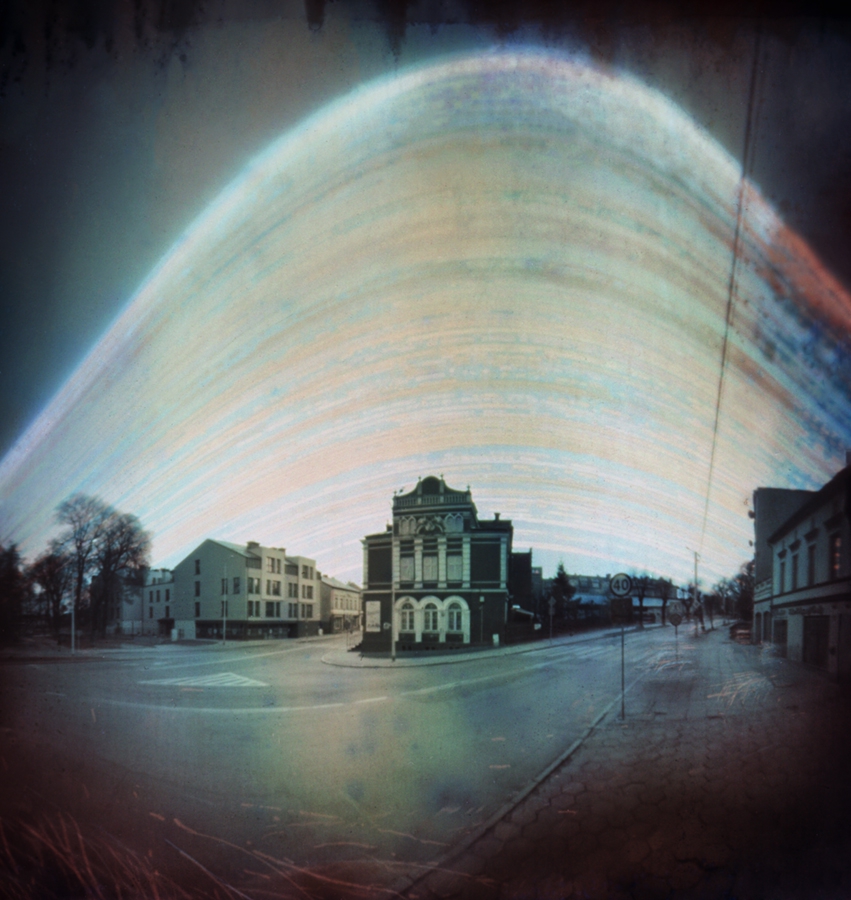 jan_kawa - Hotel dworcowy w Tczewie. Rollei naświetlany 13 miesięcy w aparacie zbudowanym z rurki kanalizacynej. Zdjęcie 317077