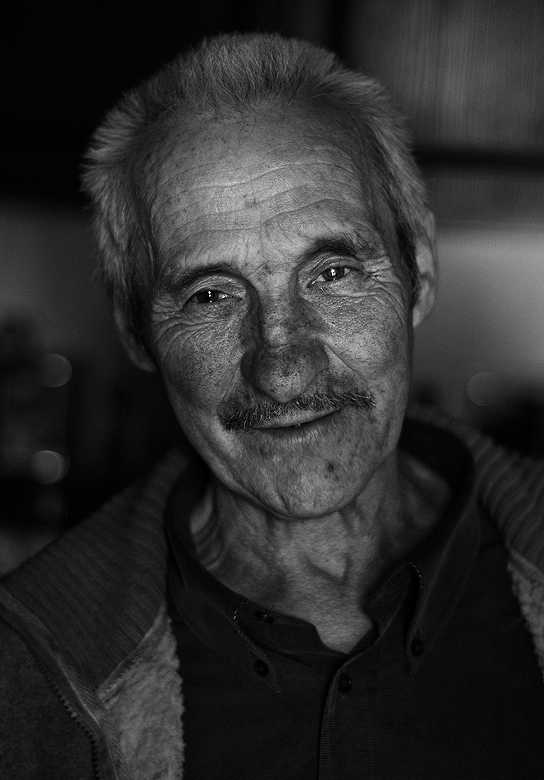 master95 - Moje cztery kąty.... Bohaterem zdjęcia jest pan Jan, który od 18 lat zamieszkuje ogrody działkowe.. Zdjęcie 120873