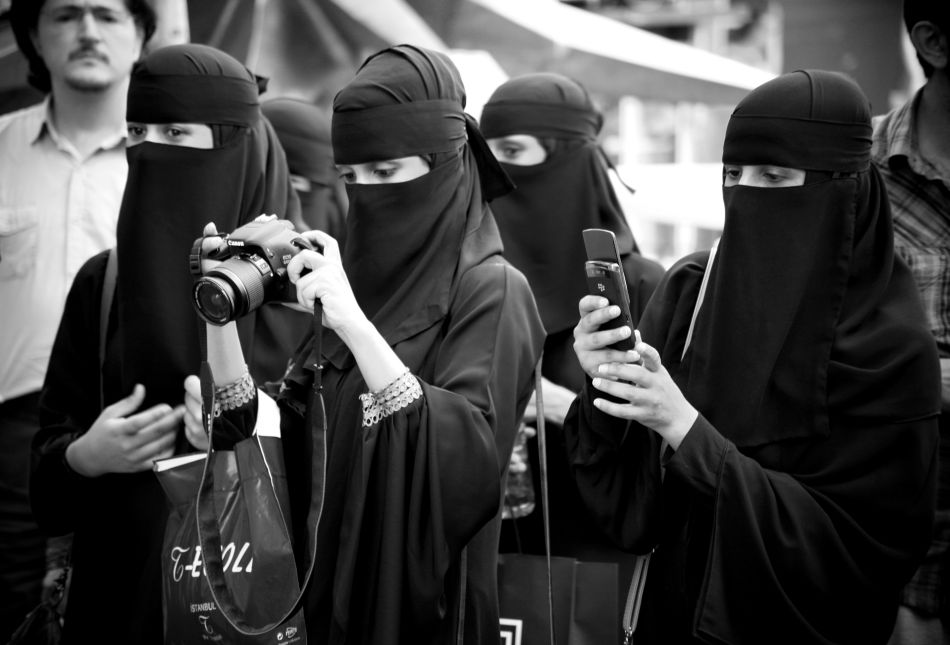 jakabtibor - Lady photographers. Photographing Turkish ladies. Istanbul.. Zdjęcie 63340