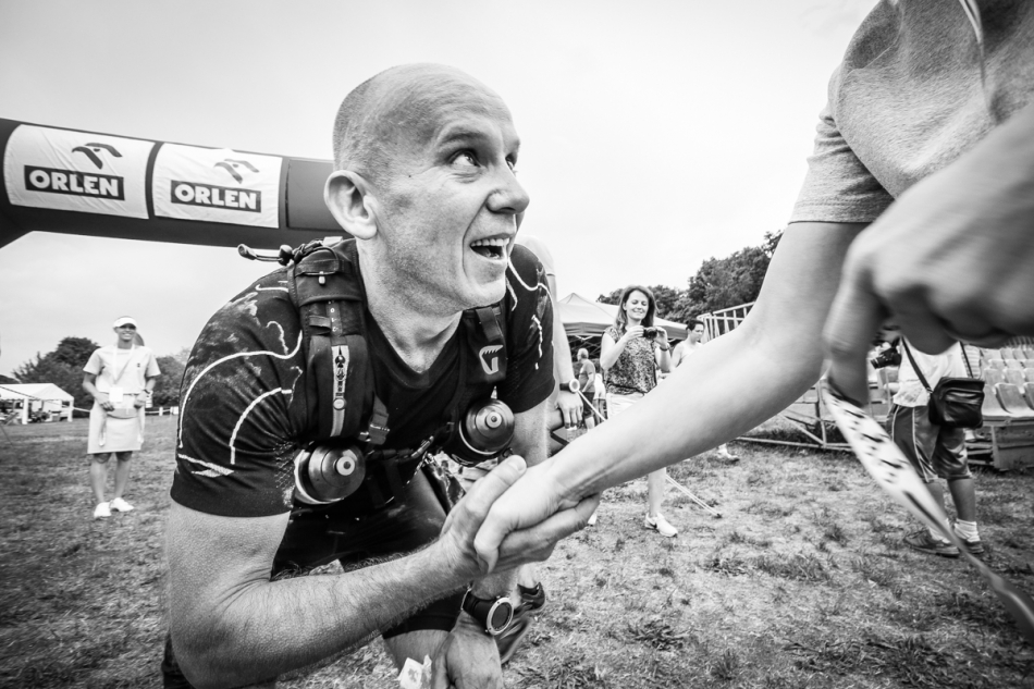 jendrek - Ultramaratończyk. Zawodnik na mecie ultramaratonu, po przebiegnięciu 100 km. . Zdjęcie 169802