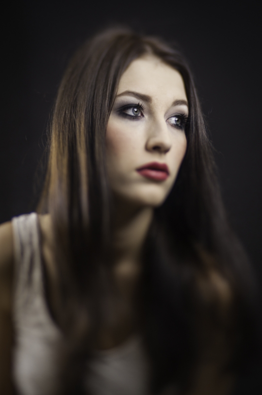 stul - Marta. Modelka: Marta, http://www.maxmodels.pl/martuszka96.html MAke-up: Ewa, http://www.maxmodels.pl/ewarrr.html  Tylko pełny ekran !!!. Zdjęcie 73758