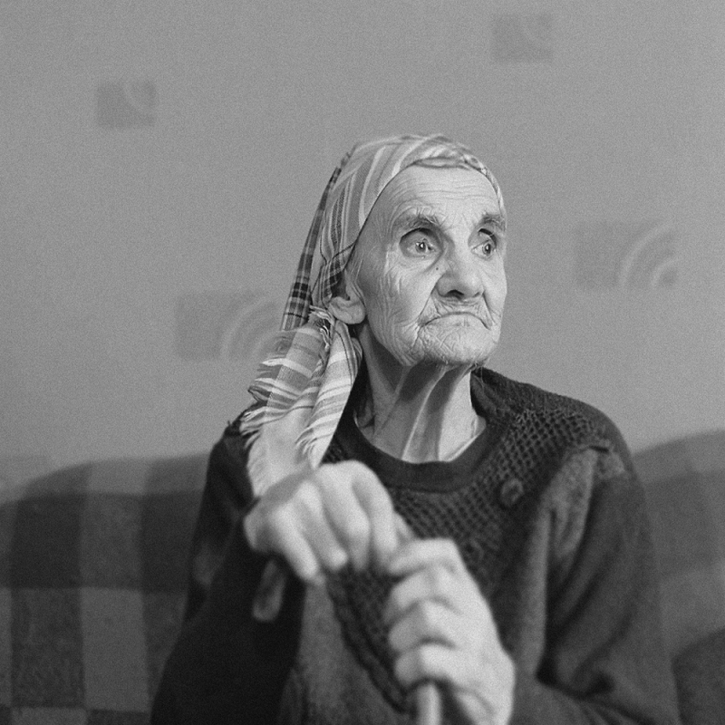 robin74r - Pewnie Przyjdzie Niedługo Wiosna,choć i Śmierć pewnie czyha za Rogiem.... Pani Helena wypatruje wiosny ale jak sama powiedziała ,że śmierć czyha za rogiem...ja odpowiedziałem ,jeszcze do 100 lat daleko :-))). Zdjęcie 83009