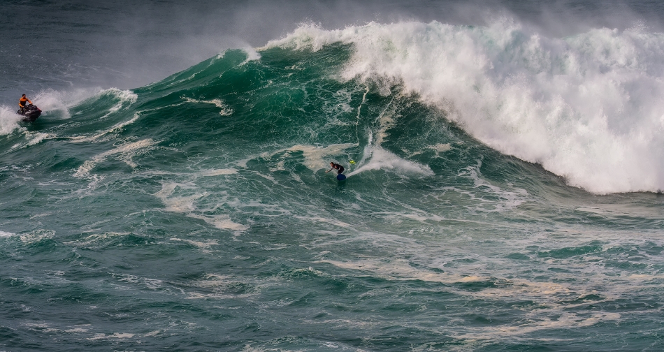 maniak666 - Mekka. ...surferów - Nazare - Portugalia. Miejsce , w którym występują największe na świecie fale (nawet do 30 metrów) Sezon na nie trwa od października do marca. 08.12.2023. Zdjęcie 320487