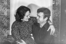 W objęciu