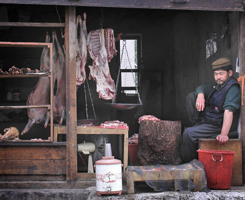 slavcic - czym chata bogata. Indie, Kargil - piąta rano na bazarze mięsnym.. Zdjęcie 86472