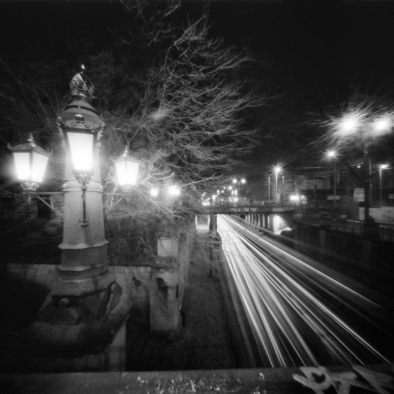 miljo77 - . fotografia otworkowa (pinhole, camera obscura)  czas naświetlania = 15 minut  skan z negatywu 6x6cm  Ilford HP5 Ilfotec DD-X. Zdjęcie 282328