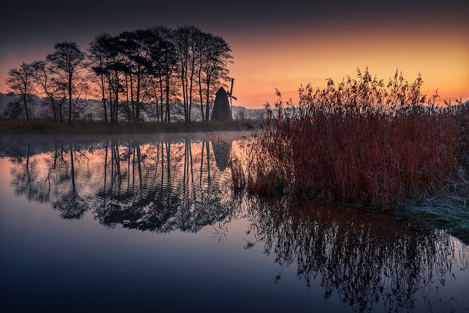 Świt przy wiatraku w Zielonej. . Zdjęcie 336876