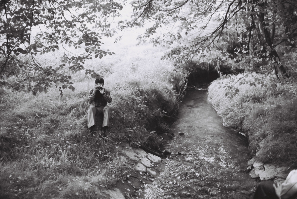 bakulok - Dzika sesja. Zenit, Fotopan FF, wywołanie własne, lata 70, skan, fotograf amator był lekarzem dlatego ubrany nienagannie, jak pamiętam potok z wodą nadającą się bezpośrednio do picia, to były czasy. Zdjęcie 301195