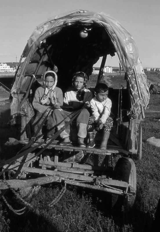 jakabtibor - Nomade children in wagon. . Zdjęcie 88391