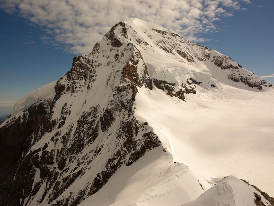 jerzy - Mnich. ...sam szczyt Mnicha (Wys.4107 m.n.p.m)   P/E. Zdjęcie 53357