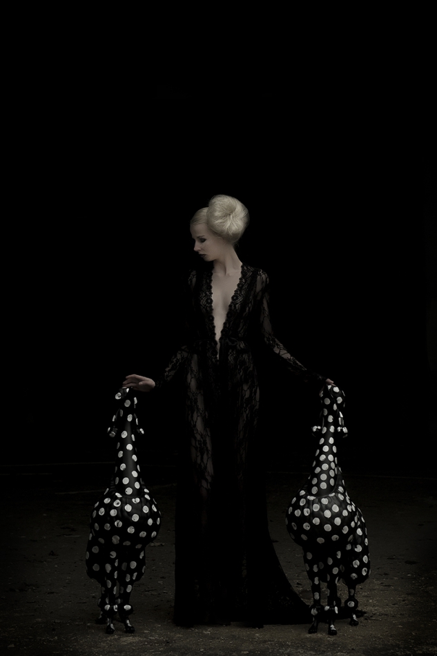 Lady with the Poodels. Mod: Justyna Robyn Uboska Designer: Pracownia Krawiecka G-Style - Grażyna Pander-Kokoszka  Z  szuflandii *2015. Zdjęcie 181630