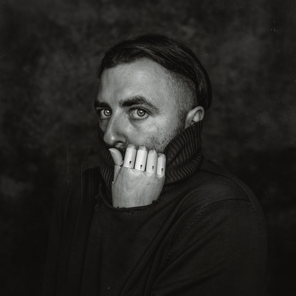 vonbitto - portret z nie swoją dłonią. . Zdjęcie 317320