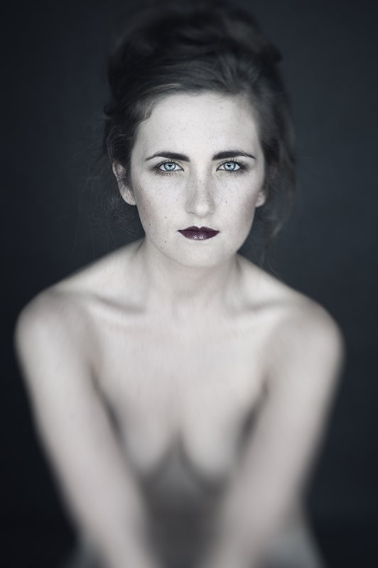 stul - M.M.. Modelka: Magda  Wizaż: Ania Oronowicz Polecam widok na pełnym ekranie :). Zdjęcie 37349