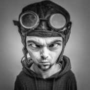 autoportret ze skrzywie...