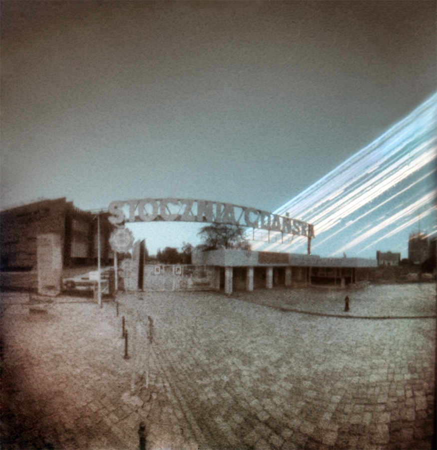 jan_kawa - Stocznia Gdańska. Aparat otworkowy wykonany z pudełka po kliszy, maeriał światłoczuły Kodak Polymax naświetlany pół roku. . Zdjęcie 200925