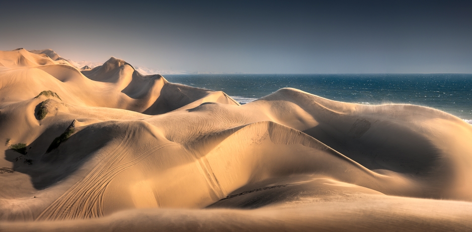 karol_nienartowicz - Wydmy Namib. Miejsce gdzie pustynia Namib opada wysokimi wydmami do Oceanu Atlantyckiego. Namibia 07.2024. Zdjęcie 325835