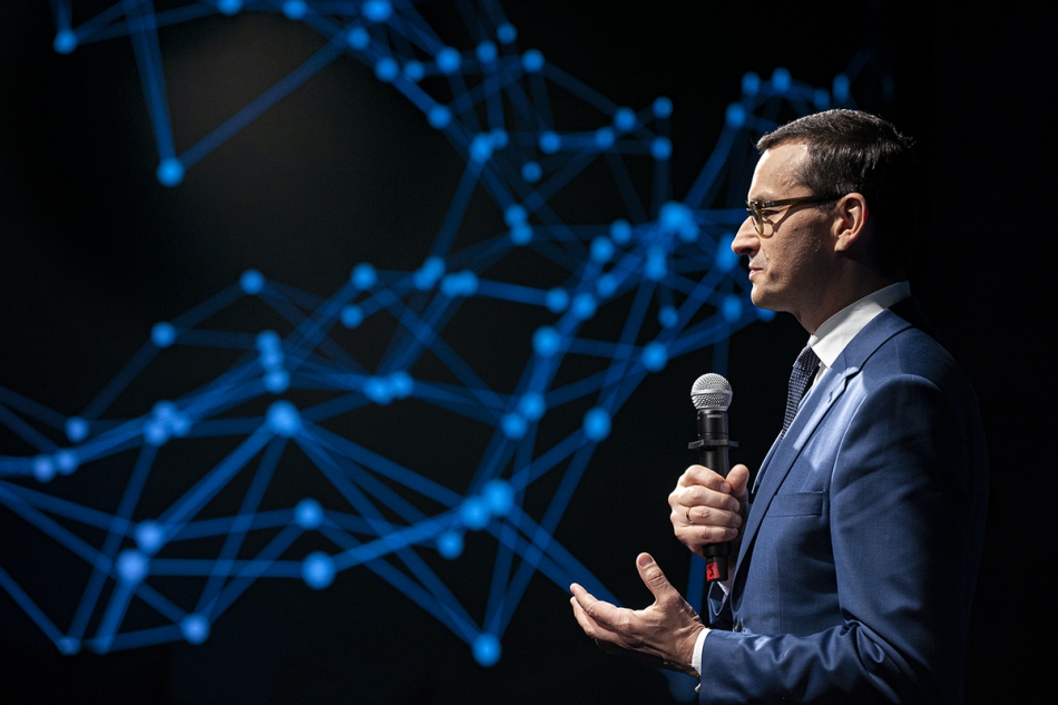 indywidualista - Mateusz Morawiecki. Z góry dziękuję za ewentualną dyskusję o zdjęciu a nie polityce; 13.08.2019; Nikon D700, 70-200. Zdjęcie 248484