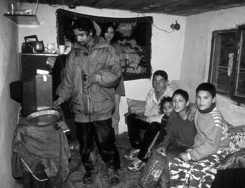 jakabtibor - Family. Everyday life from a gypsy family inside their home.. Zdjęcie 56174