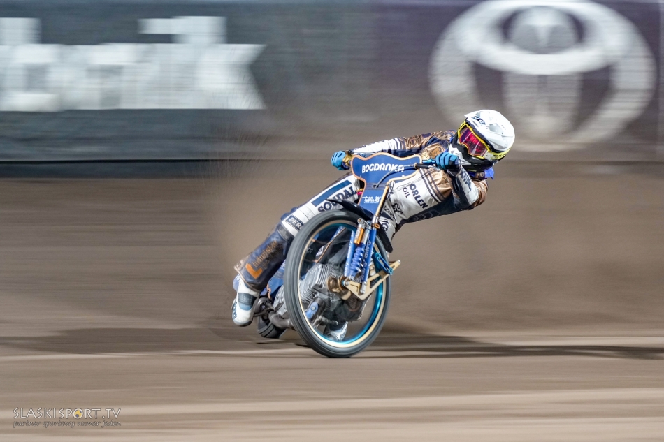 Piękno żużla. INNPRO ROW Rybnik - ORLEN OIL Motor Lublin (32-58) Sony ILCE-1+Sony SEL200600G FE 200-600mm f/5.6-6.3 G OSS. Przysłona F/6,3-Czas ekspozycji-1/80 s-ISO-800-Ogniskowa: 600 mm. slaskisport.tv Innpro ROW Rybnik. Zdjęcie 333855