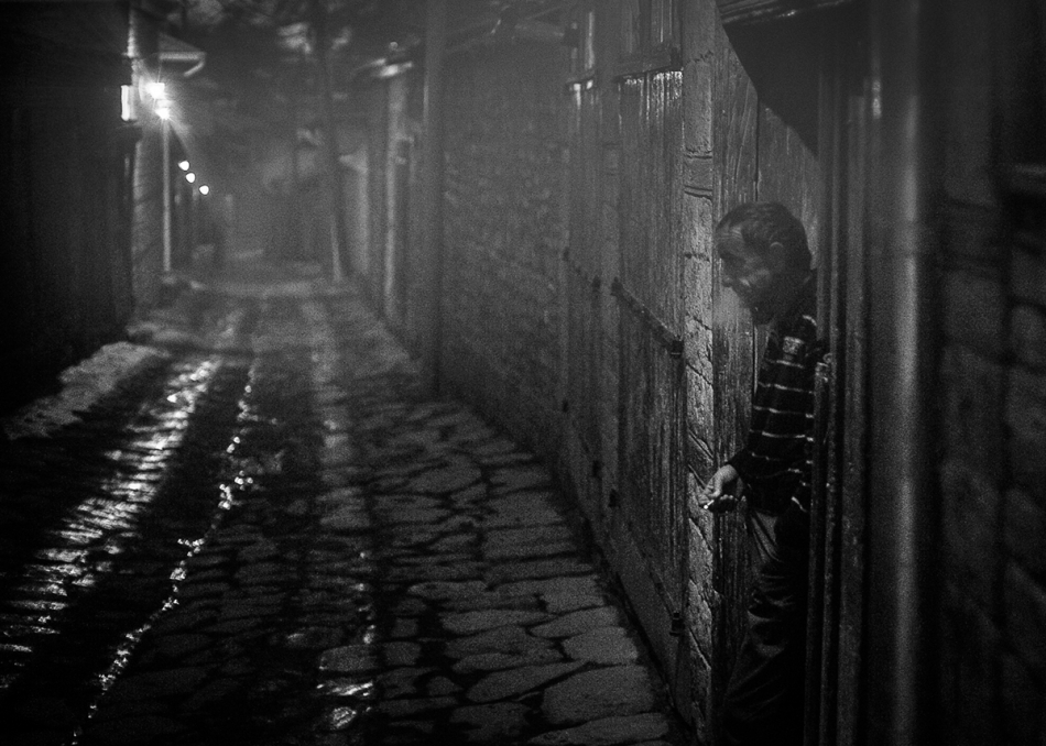 smoker in the alley. . Zdjęcie 120547
