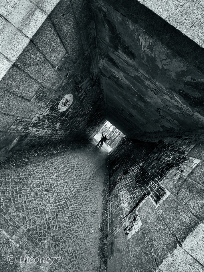 theone77 - Tunel. Tunel w krzywym spojrzeniu.. Zdjęcie 332096