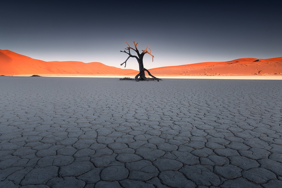 karol_nienartowicz - Hidden Valley. Pierwsze promienie nad Ukrytą Doliną, Namibia 2024. Zdjęcie 326874
