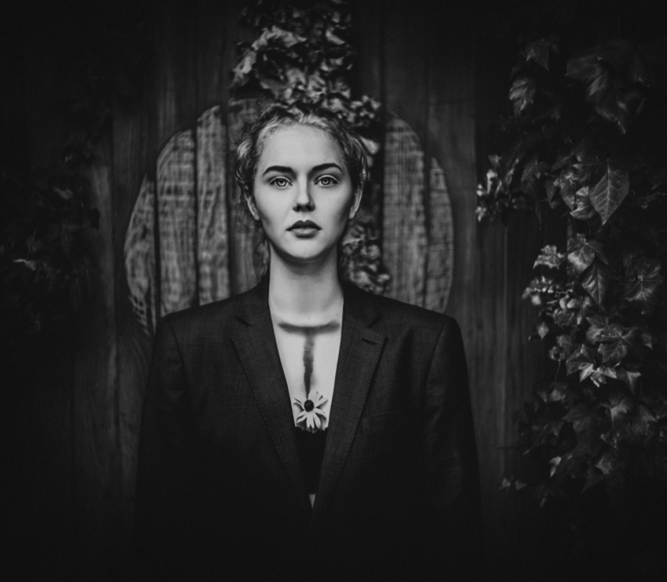 jasmin - W marynarce po ojcu wszystko pachnie deszczem. . Zdjęcie 325514
