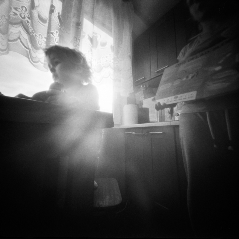 miljo77 - Zapiski z kwarantanny. Fotografia otworkowa (pinhole, camera obscura)  Rosscam 6x6 Ilford HP5 Ilfotec DD-X V550. Zdjęcie 263489