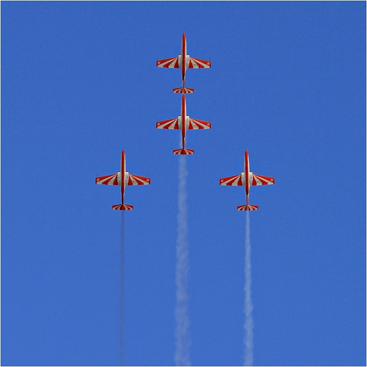 camelot - Diament. Biało - czerwone Iskry... Air Show Radom 2013. Zdjęcie 146993