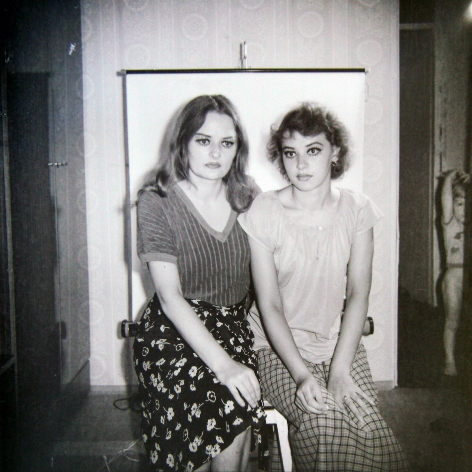 bakulok - . Start 66, film Fotopan, lampa ruska Łucz 70 z dwoma palnikami, skan własny, kiedyś prymitywne atelier amatora w małym mieszkanku, swoje robi mały z prawej przyglądający się z ciekawością co tu jest wyrabiane	. Zdjęcie 254583